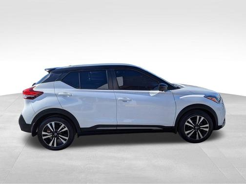 2019 Nissan Kicks SR