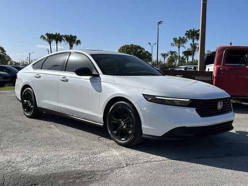 Platinum White Pearl 2025 Honda Accord SE