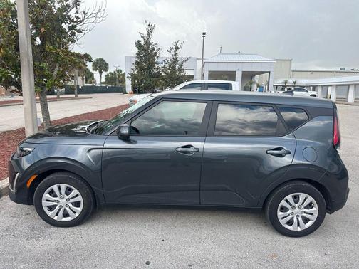 Gray 2023 Kia Soul LX