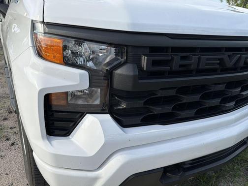 Summit White 2024 Chevrolet Silverado 1500 Custom