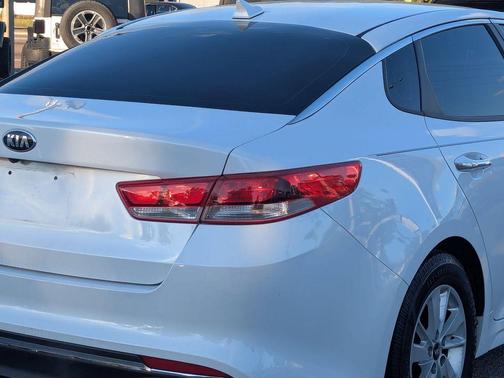2017 Kia Optima LX