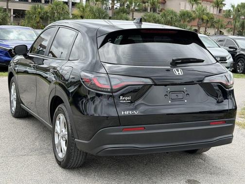 Crystal Black Pearl 2025 Honda HR-V LX