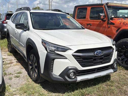 Crystal White Pearl 2023 Subaru Outback Limited