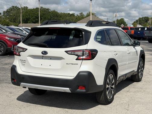Crystal White Pearl 2023 Subaru Outback Limited