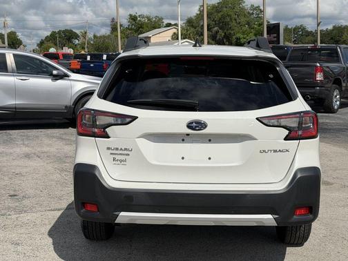 Crystal White Pearl 2023 Subaru Outback Limited