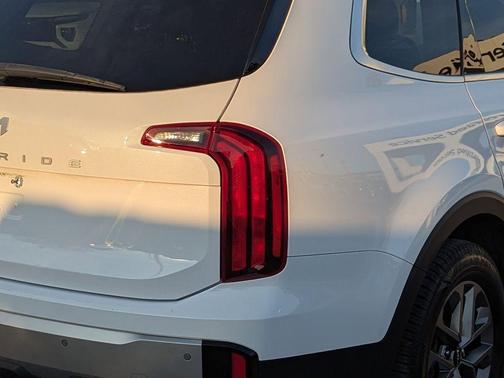 2023 Kia Telluride LX