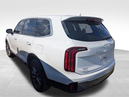 2023 Kia Telluride LX