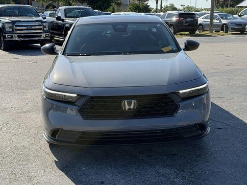 Urban Gray Pearl 2025 Honda Accord SE