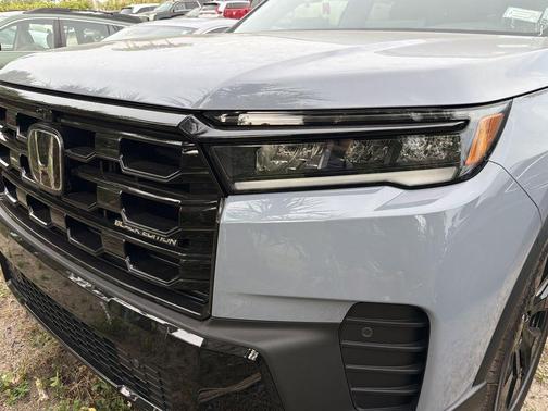 Sonic Gray Pearl 2026 Honda Pilot Black Edition