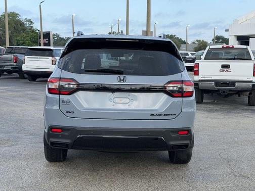 Sonic Gray Pearl 2026 Honda Pilot Black Edition