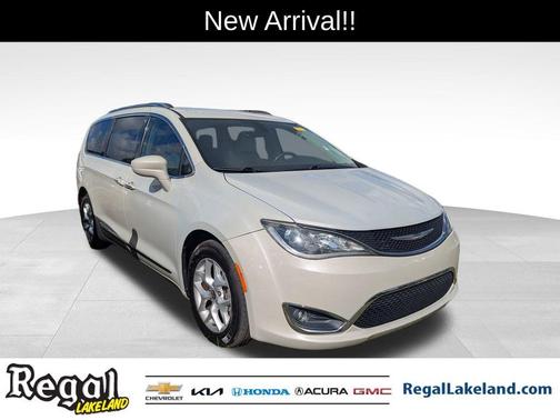 2017 Chrysler Pacifica Touring-L Plus