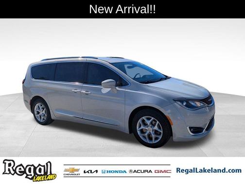 2017 Chrysler Pacifica Touring-L Plus