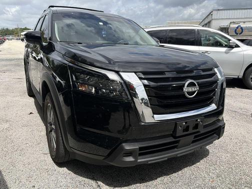 Black 2024 Nissan Pathfinder SV