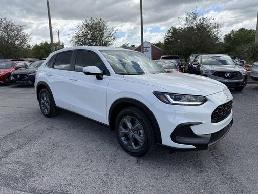 Platinum White Pearl 2026 Honda HR-V LX