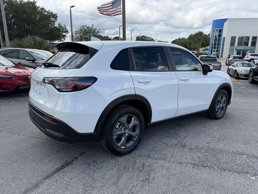 Platinum White Pearl 2026 Honda HR-V LX