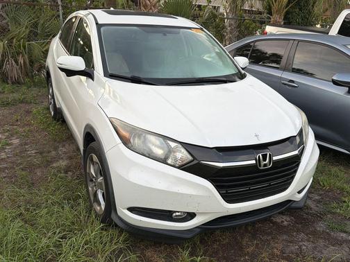 White 2017 Honda HR-V EX