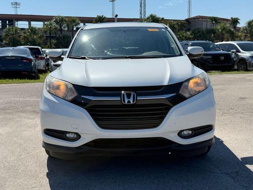 White 2017 Honda HR-V EX