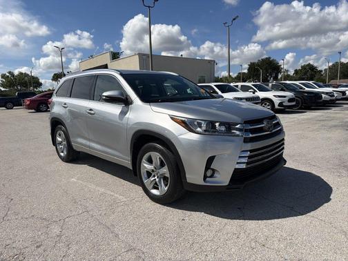 Celestial Silver Metallic 2018 Toyota Highlander Limited