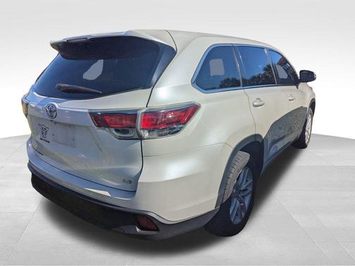 2015 Toyota Highlander LE