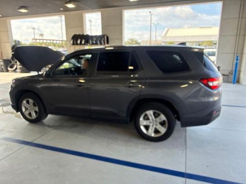 Modern Steel Metallic 2024 Honda Pilot LX
