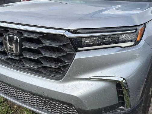 Silver 2025 Honda Pilot EX-L