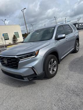 Silver 2025 Honda Pilot EX-L