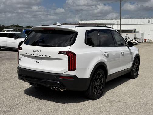 Glacial White Pearl 2022 Kia Telluride EX