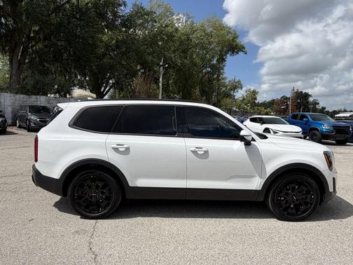 Glacial White Pearl 2022 Kia Telluride EX