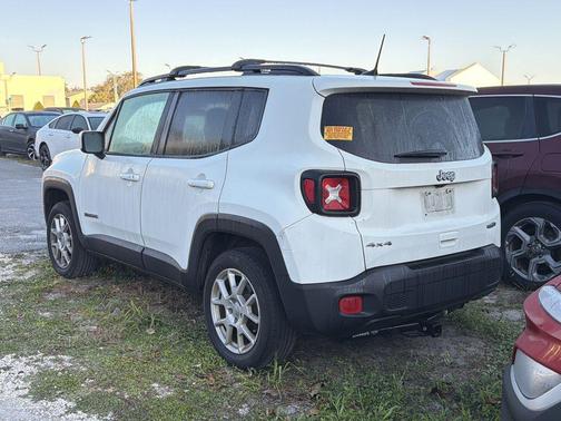 Alpine White Clearcoat 2019 Jeep Renegade Latitude