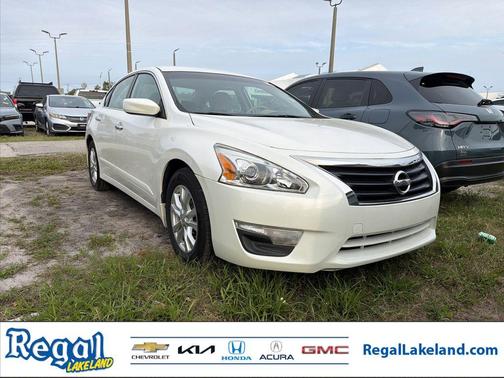 Pearl White 2015 Nissan Altima 2.5 S