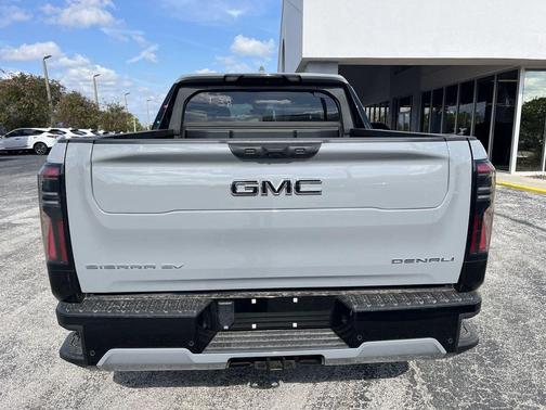 2025 GMC Sierra EV Denali