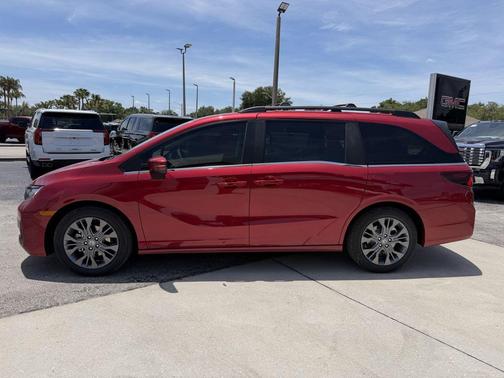 Radiant Red Metallic II 2026 Honda Odyssey Touring