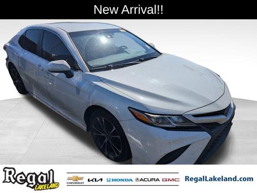 2020 Toyota Camry SE