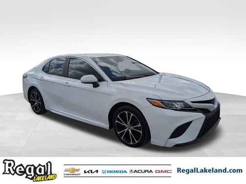 2020 Toyota Camry SE