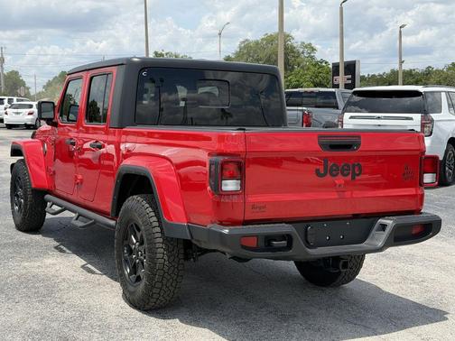 Firecracker Red Clearcoat 2022 Jeep Gladiator Sport