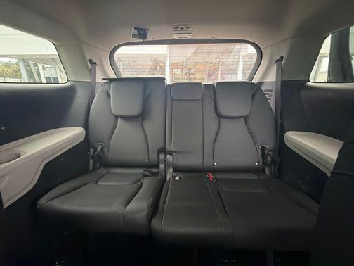 Metal 2023 Kia Carnival LX Seat Package