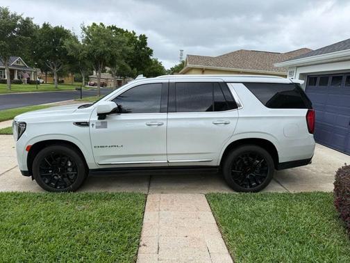White Frost Tri-Coat 2023 GMC Yukon Denali