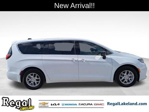 2024 Chrysler Pacifica Touring-L