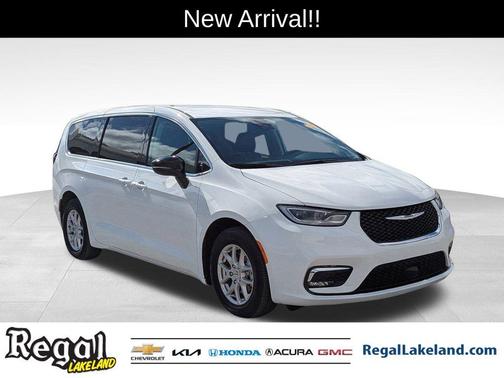 2024 Chrysler Pacifica Touring-L