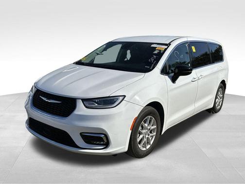 2024 Chrysler Pacifica Touring-L