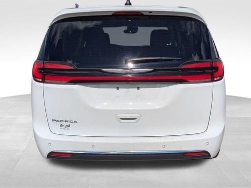2024 Chrysler Pacifica Touring-L