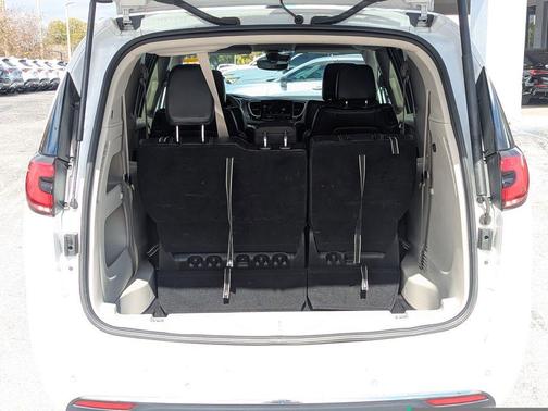 2024 Chrysler Pacifica Touring-L