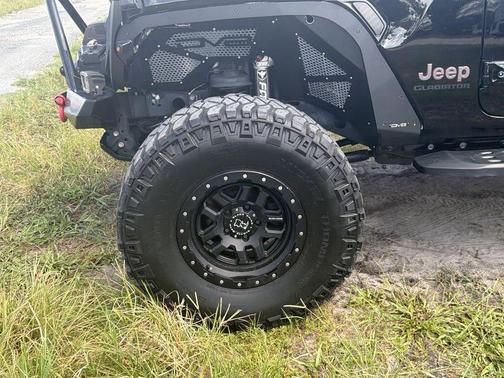 Black Clearcoat 2020 Jeep Gladiator Rubicon