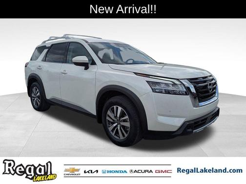 2024 Nissan Pathfinder SL