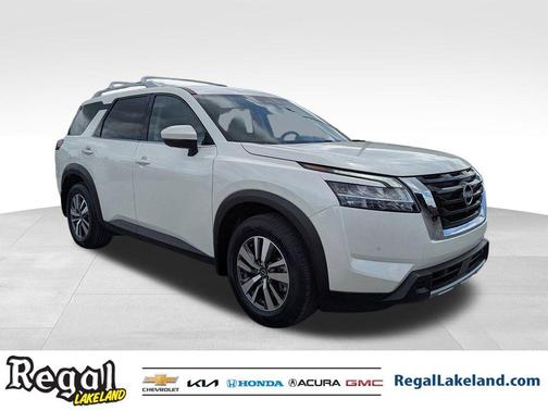 2024 Nissan Pathfinder SL