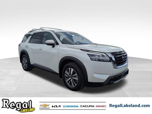 2024 Nissan Pathfinder SL