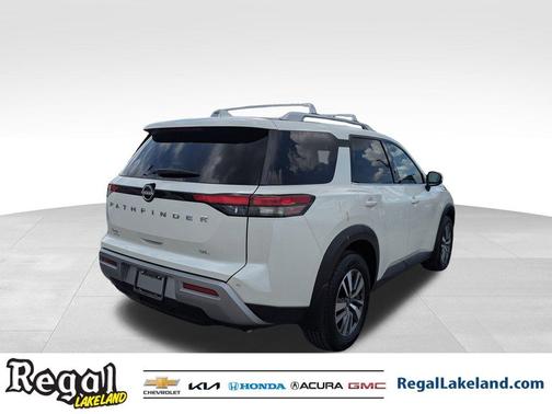 2024 Nissan Pathfinder SL