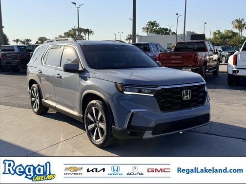 Sonic Gray Pearl 2025 Honda Pilot Touring