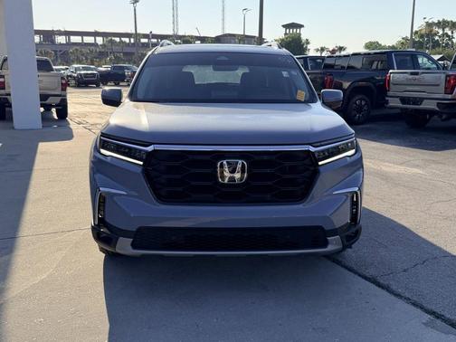 Sonic Gray Pearl 2025 Honda Pilot Touring