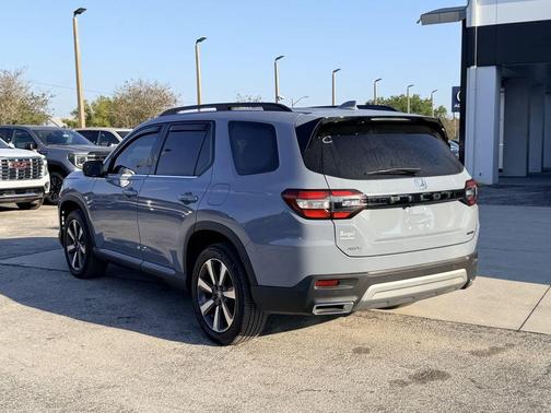Sonic Gray Pearl 2025 Honda Pilot Touring